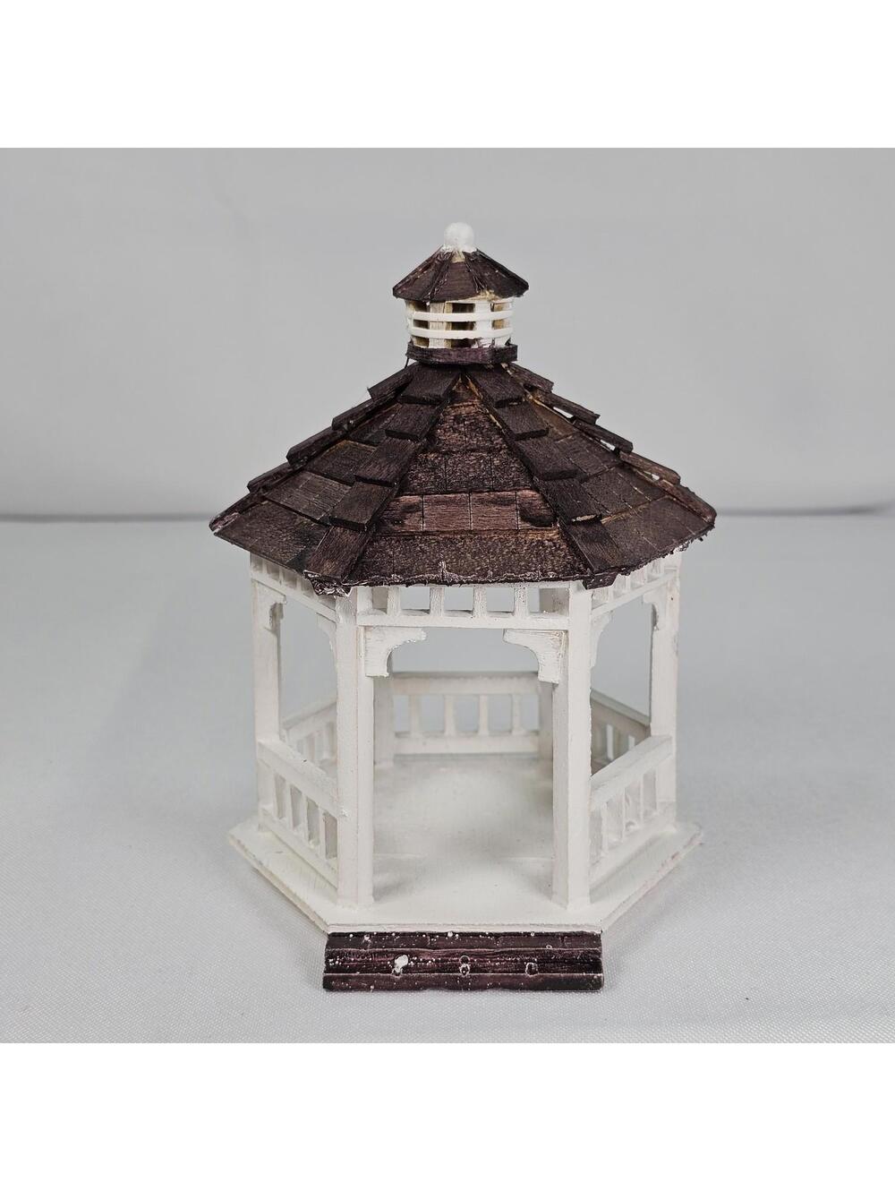 Vintage LEMAX COUNTRY COVE WOODEN GAZEBO 2002